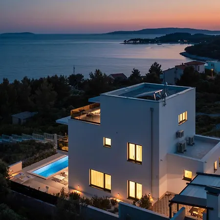 Stunning Home In Okrug Gornji Casa vacanze Traù
