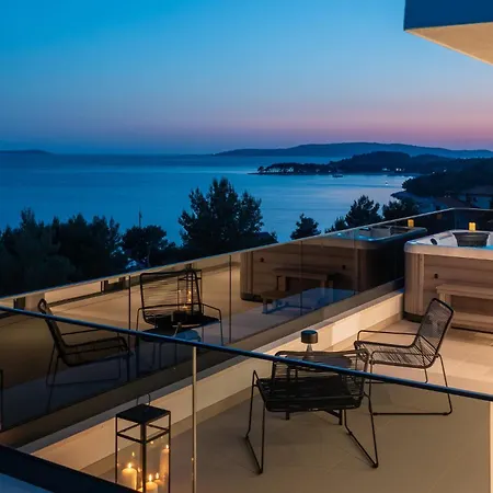 Stunning Home In Okrug Gornji *