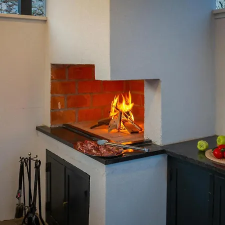 Stunning Home In Okrug Gornji Casa vacanze