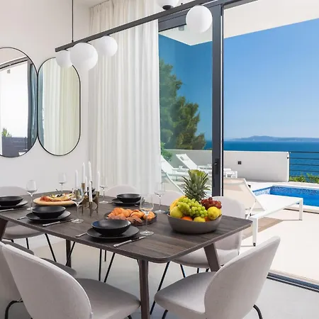 Stunning Home In Okrug Gornji Casa vacanze *